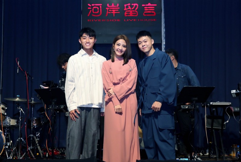 与《超偶》冠军水乳交融！李宣榕超甜互动引尖叫
